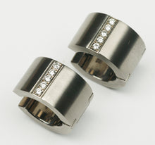 Lade das Bild in den Galerie-Viewer, Kreolen TITAN PUR Uli Glaser Design